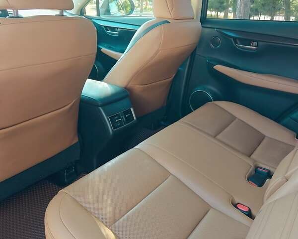 Серый Лексус НХ, объемом двигателя 2 л и пробегом 172 тыс. км за 21500 $, фото 5 на Automoto.ua