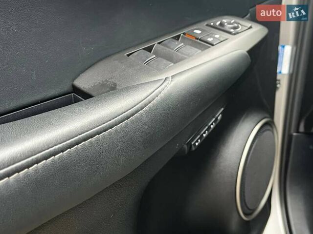 Серый Лексус НХ, объемом двигателя 2 л и пробегом 137 тыс. км за 17800 $, фото 12 на Automoto.ua