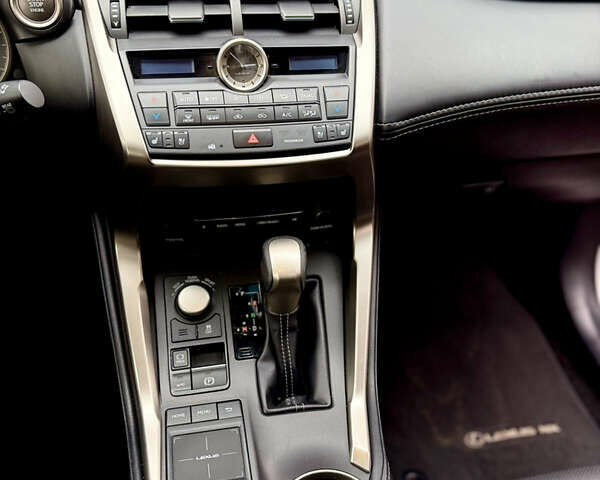 Серый Лексус НХ, объемом двигателя 2 л и пробегом 111 тыс. км за 17900 $, фото 9 на Automoto.ua