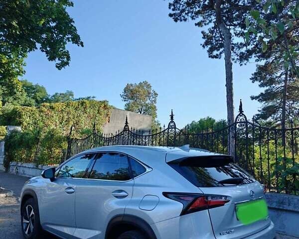 Серый Лексус НХ, объемом двигателя 2 л и пробегом 172 тыс. км за 21500 $, фото 2 на Automoto.ua