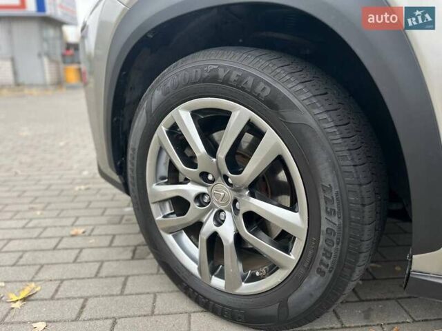 Серый Лексус НХ, объемом двигателя 2 л и пробегом 137 тыс. км за 17800 $, фото 10 на Automoto.ua