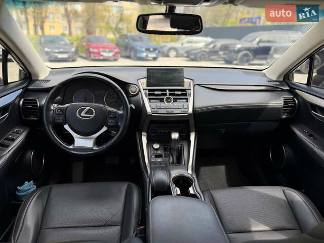 Сірий Лексус НХ, об'ємом двигуна 2 л та пробігом 137 тис. км за 19500 $, фото 6 на Automoto.ua