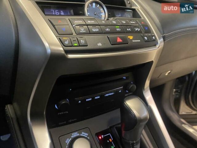 Сірий Лексус НХ, об'ємом двигуна 2.49 л та пробігом 55 тис. км за 29500 $, фото 31 на Automoto.ua