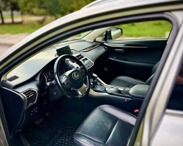 Лексус НХ 2015 у Житомирі на Automoto.ua Сірий Лексус НХ, об'ємом двигуна 2 л та пробігом 117 тис. км за 22900 $, фото 4 на Automoto.ua