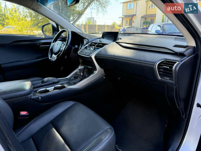 Сірий Лексус НХ, об'ємом двигуна 2 л та пробігом 112 тис. км за 16800 $, фото 24 на Automoto.ua