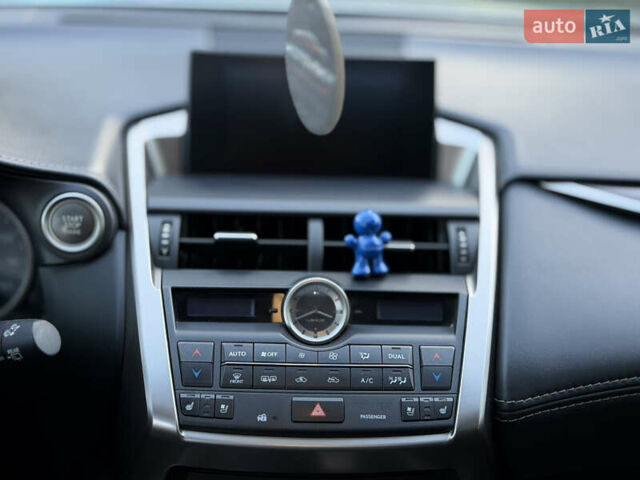 Сірий Лексус НХ, об'ємом двигуна 2 л та пробігом 105 тис. км за 22000 $, фото 10 на Automoto.ua
