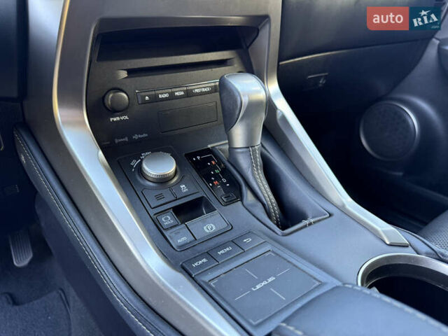 Сірий Лексус НХ, об'ємом двигуна 2 л та пробігом 112 тис. км за 16800 $, фото 21 на Automoto.ua
