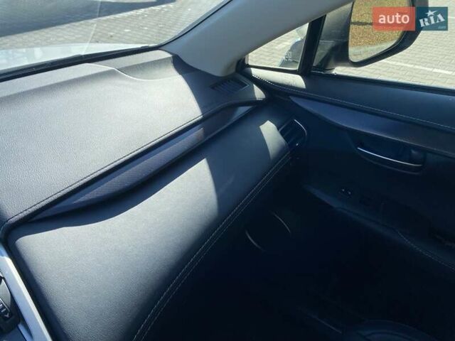 Сірий Лексус НХ, об'ємом двигуна 2 л та пробігом 87 тис. км за 22000 $, фото 20 на Automoto.ua