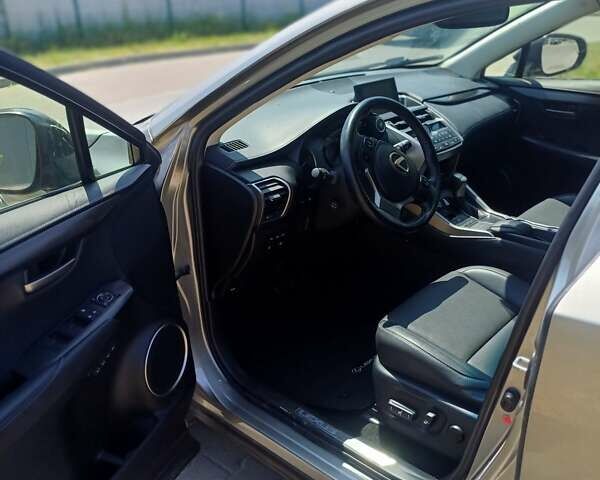 Серый Лексус НХ, объемом двигателя 2 л и пробегом 106 тыс. км за 17500 $, фото 7 на Automoto.ua