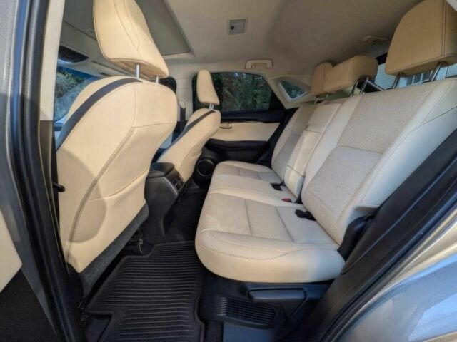 Сірий Лексус НХ, об'ємом двигуна 2 л та пробігом 75 тис. км за 7200 $, фото 11 на Automoto.ua