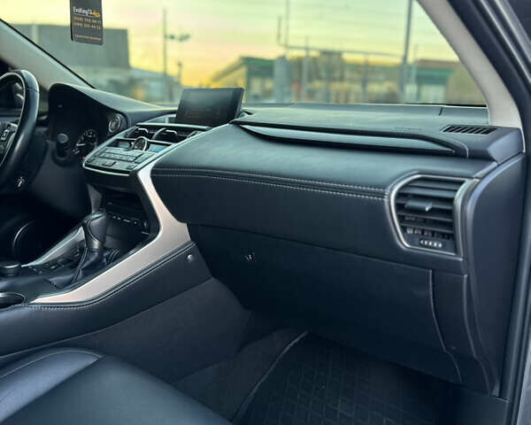 Сірий Лексус НХ, об'ємом двигуна 2 л та пробігом 122 тис. км за 24799 $, фото 54 на Automoto.ua