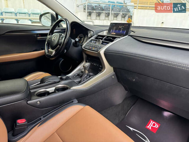 Серый Лексус НХ, объемом двигателя 2 л и пробегом 141 тыс. км за 20900 $, фото 21 на Automoto.ua