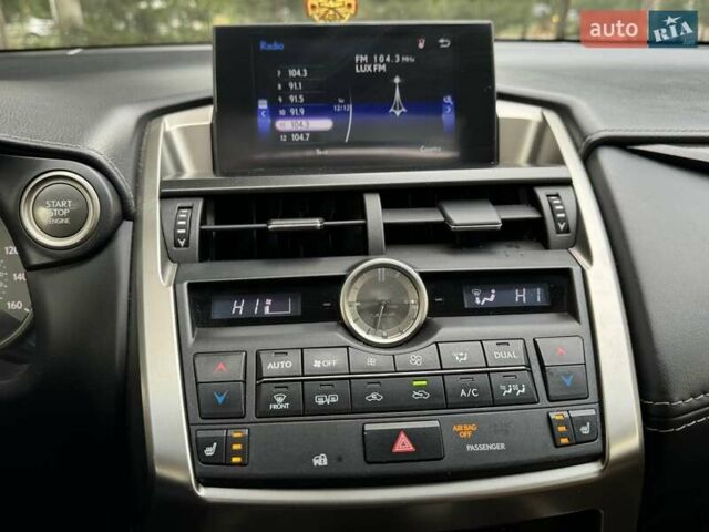 Сірий Лексус НХ, об'ємом двигуна 2 л та пробігом 140 тис. км за 21999 $, фото 24 на Automoto.ua