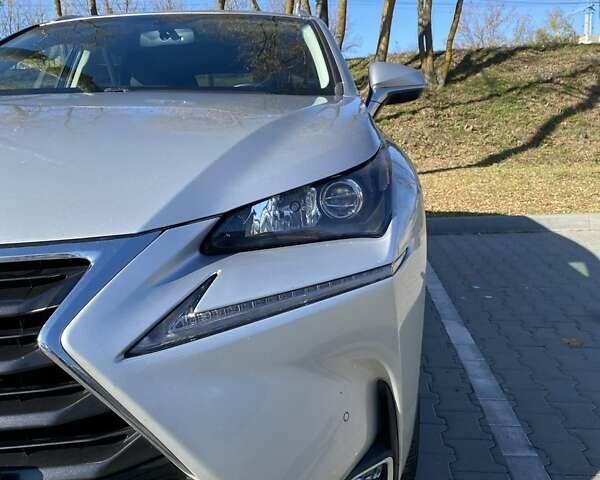 Сірий Лексус НХ, об'ємом двигуна 2 л та пробігом 87 тис. км за 22000 $, фото 2 на Automoto.ua