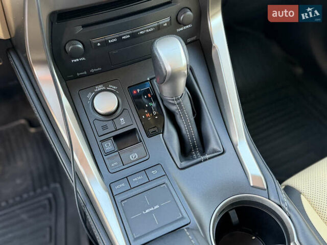 Сірий Лексус НХ, об'ємом двигуна 2 л та пробігом 96 тис. км за 22500 $, фото 17 на Automoto.ua