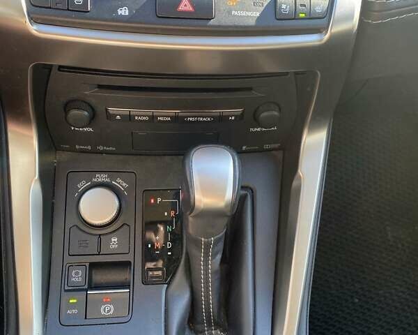 Сірий Лексус НХ, об'ємом двигуна 2 л та пробігом 87 тис. км за 22000 $, фото 19 на Automoto.ua