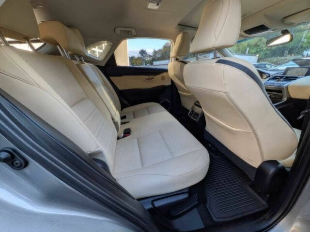 Сірий Лексус НХ, об'ємом двигуна 2 л та пробігом 75 тис. км за 7200 $, фото 10 на Automoto.ua