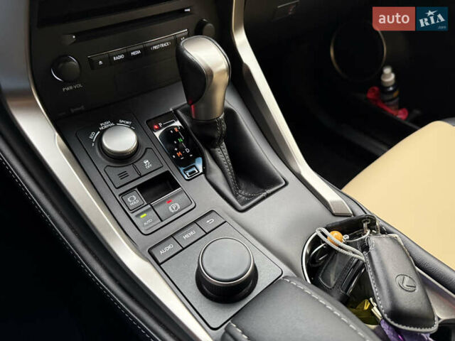 Серый Лексус НХ, объемом двигателя 2 л и пробегом 38 тыс. км за 19999 $, фото 26 на Automoto.ua