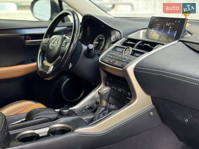 Серый Лексус НХ, объемом двигателя 2 л и пробегом 141 тыс. км за 20900 $, фото 20 на Automoto.ua