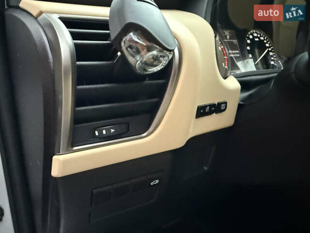 Серый Лексус НХ, объемом двигателя 2 л и пробегом 38 тыс. км за 19999 $, фото 22 на Automoto.ua