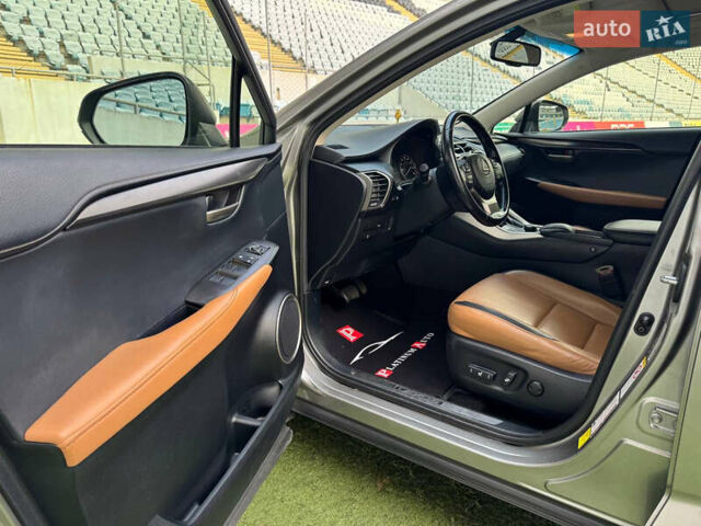 Серый Лексус НХ, объемом двигателя 2 л и пробегом 141 тыс. км за 20900 $, фото 12 на Automoto.ua