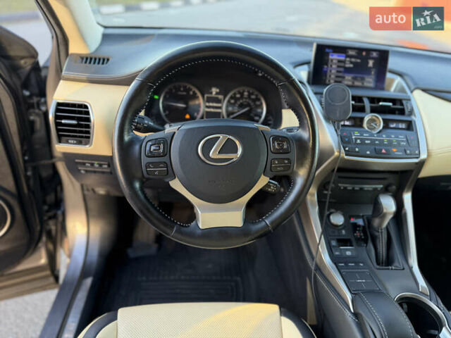 Сірий Лексус НХ, об'ємом двигуна 2 л та пробігом 96 тис. км за 22500 $, фото 12 на Automoto.ua