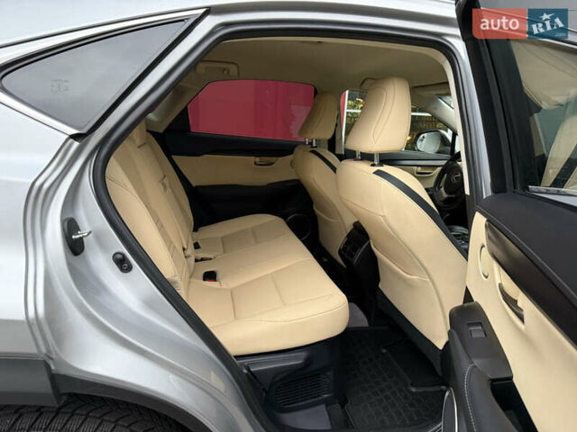 Серый Лексус НХ, объемом двигателя 2 л и пробегом 38 тыс. км за 19999 $, фото 14 на Automoto.ua