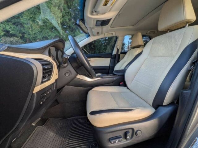 Сірий Лексус НХ, об'ємом двигуна 2 л та пробігом 75 тис. км за 7200 $, фото 9 на Automoto.ua