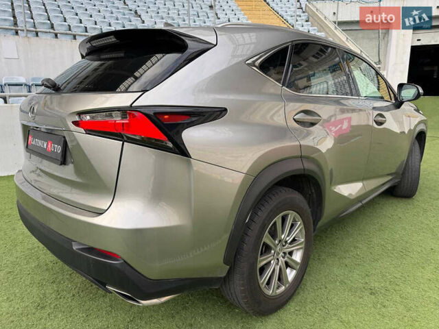 Серый Лексус НХ, объемом двигателя 2 л и пробегом 141 тыс. км за 20900 $, фото 7 на Automoto.ua