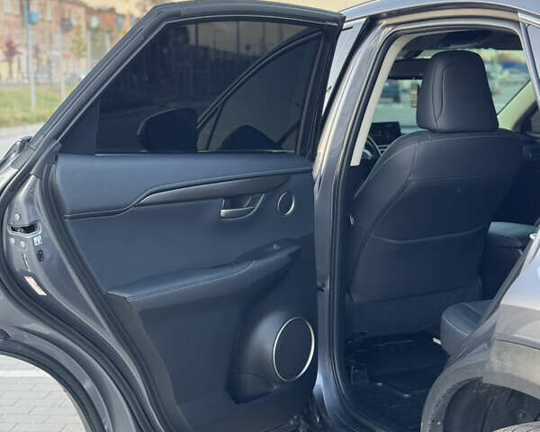 Сірий Лексус НХ, об'ємом двигуна 2 л та пробігом 122 тис. км за 24799 $, фото 75 на Automoto.ua