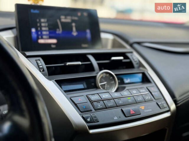 Серый Лексус НХ, объемом двигателя 2 л и пробегом 141 тыс. км за 20900 $, фото 15 на Automoto.ua