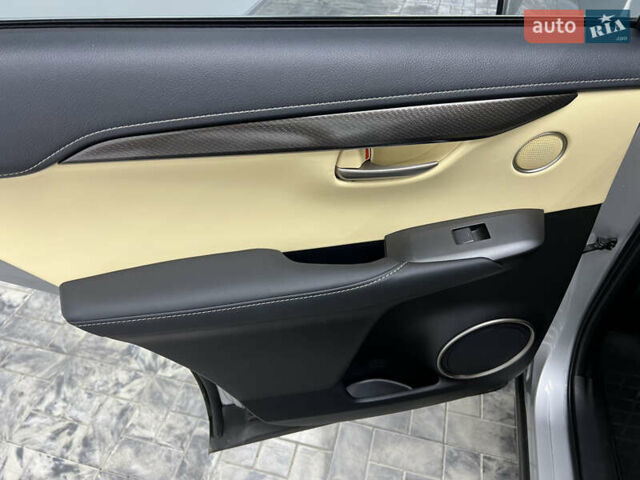 Сірий Лексус НХ, об'ємом двигуна 2 л та пробігом 96 тис. км за 22900 $, фото 16 на Automoto.ua