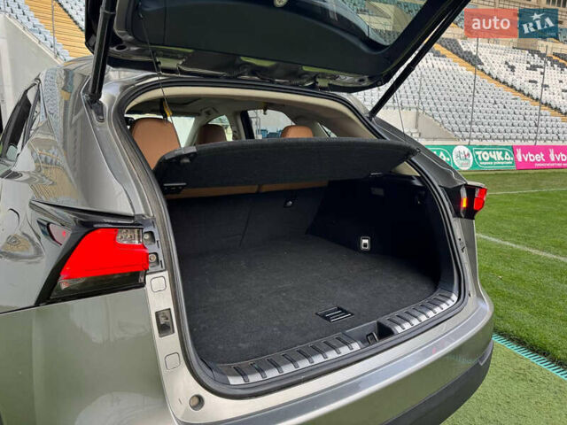 Серый Лексус НХ, объемом двигателя 2 л и пробегом 141 тыс. км за 20900 $, фото 22 на Automoto.ua