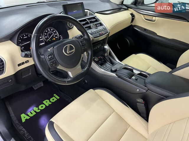 Сірий Лексус НХ, об'ємом двигуна 2 л та пробігом 96 тис. км за 22900 $, фото 12 на Automoto.ua