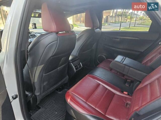 Сірий Лексус НХ, об'ємом двигуна 2 л та пробігом 175 тис. км за 18600 $, фото 4 на Automoto.ua