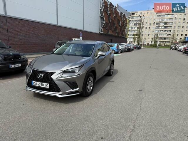 Серый Лексус НХ, объемом двигателя 2 л и пробегом 79 тыс. км за 22000 $, фото 3 на Automoto.ua