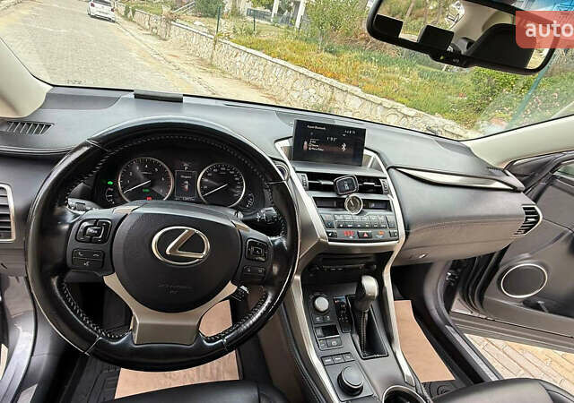 Сірий Лексус НХ, об'ємом двигуна 2.49 л та пробігом 185 тис. км за 25000 $, фото 3 на Automoto.ua