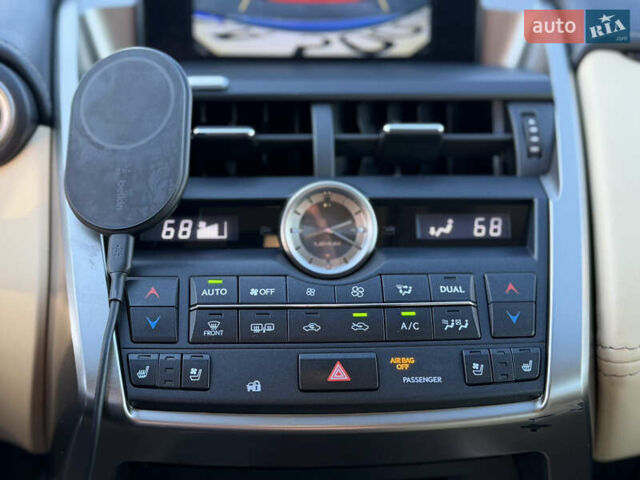 Сірий Лексус НХ, об'ємом двигуна 2 л та пробігом 96 тис. км за 22500 $, фото 16 на Automoto.ua