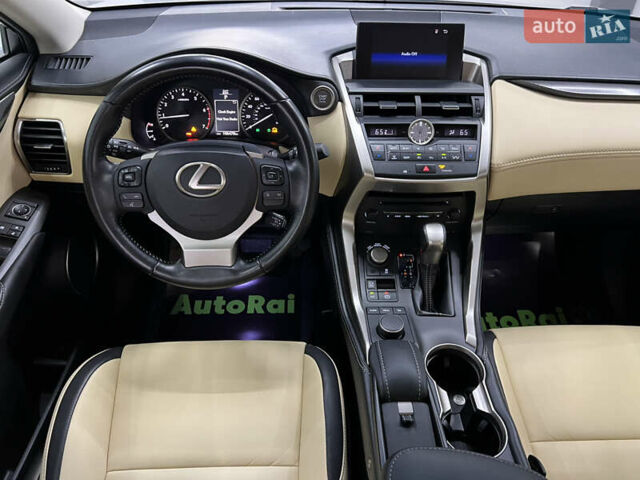 Сірий Лексус НХ, об'ємом двигуна 2 л та пробігом 96 тис. км за 22900 $, фото 6 на Automoto.ua