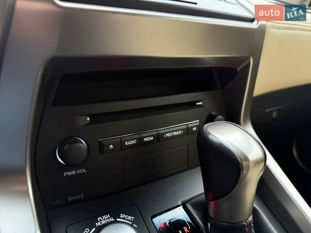 Серый Лексус НХ, объемом двигателя 2 л и пробегом 38 тыс. км за 19999 $, фото 27 на Automoto.ua