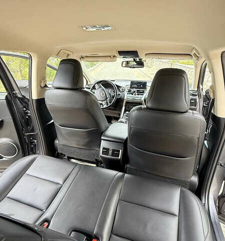 Сірий Лексус НХ, об'ємом двигуна 2.49 л та пробігом 185 тис. км за 25000 $, фото 4 на Automoto.ua