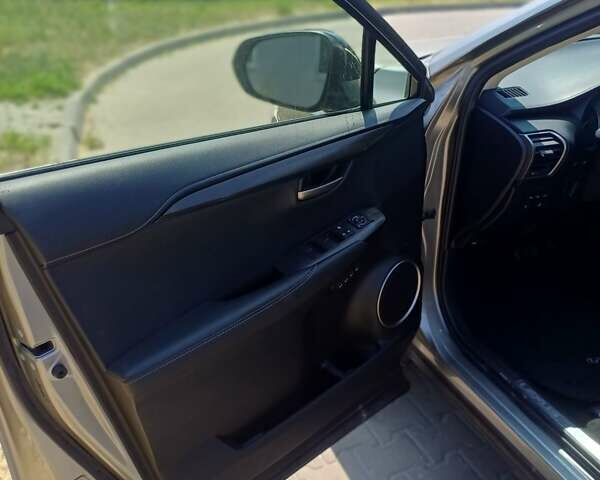 Серый Лексус НХ, объемом двигателя 2 л и пробегом 106 тыс. км за 17500 $, фото 8 на Automoto.ua
