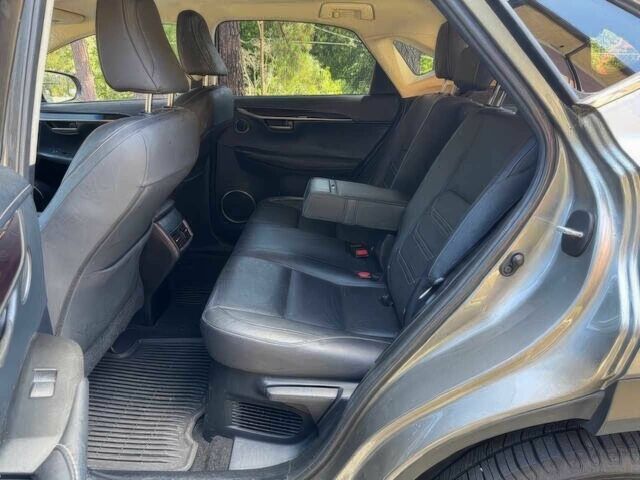 Сірий Лексус НХ, об'ємом двигуна 2 л та пробігом 115 тис. км за 19000 $, фото 9 на Automoto.ua