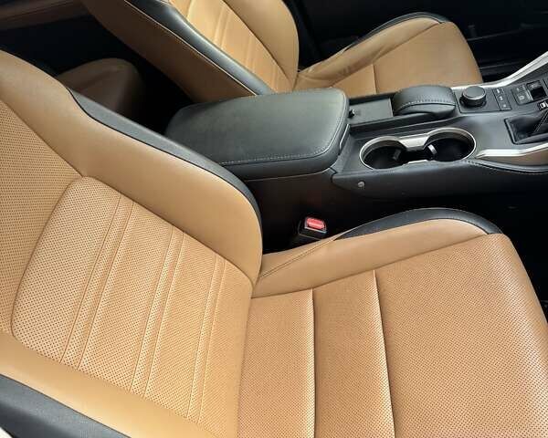 Сірий Лексус НХ, об'ємом двигуна 2 л та пробігом 50 тис. км за 27400 $, фото 9 на Automoto.ua