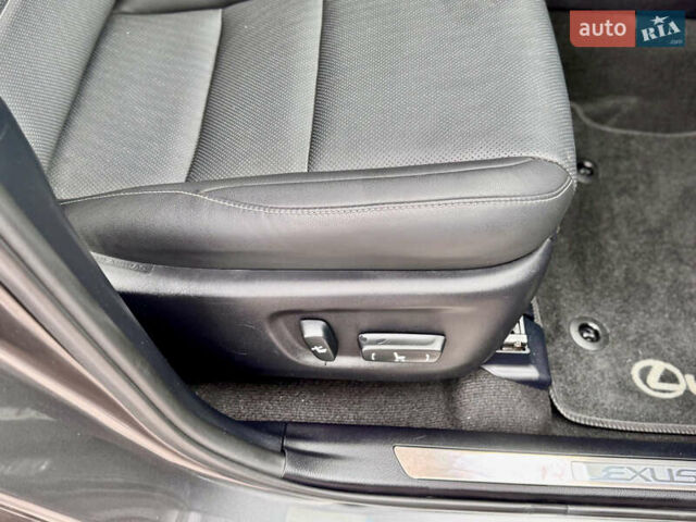 Сірий Лексус НХ, об'ємом двигуна 2 л та пробігом 55 тис. км за 20999 $, фото 68 на Automoto.ua