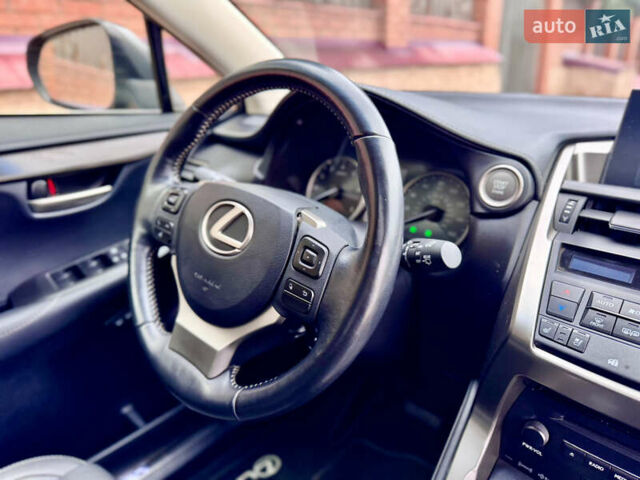 Сірий Лексус НХ, об'ємом двигуна 2 л та пробігом 55 тис. км за 20999 $, фото 42 на Automoto.ua