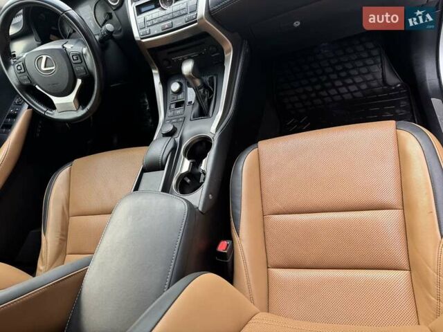 Сірий Лексус НХ, об'ємом двигуна 2 л та пробігом 50 тис. км за 27400 $, фото 8 на Automoto.ua