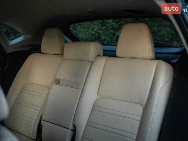 Лексус НХ 2017 в Черновцах на Automoto.ua Серый Лексус НХ, объемом двигателя 2 л и пробегом 138 тыс. км за 25900 $, фото 44 на Automoto.ua