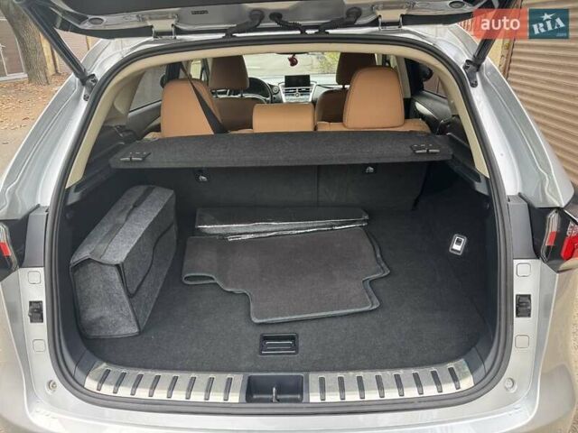 Сірий Лексус НХ, об'ємом двигуна 2 л та пробігом 50 тис. км за 27400 $, фото 6 на Automoto.ua