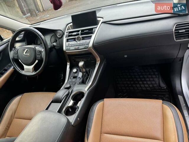 Сірий Лексус НХ, об'ємом двигуна 2 л та пробігом 50 тис. км за 27400 $, фото 2 на Automoto.ua